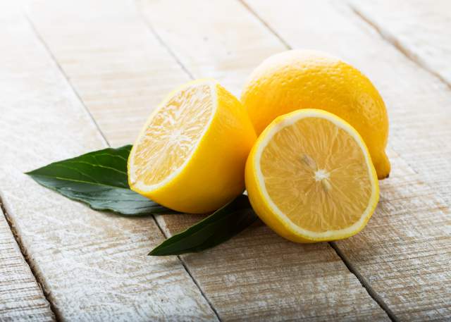 10 Beauty Uses Of Lemon