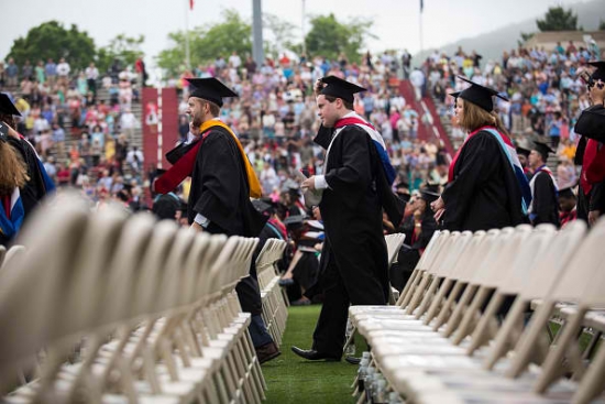 5 Amazing Tips For College Grads To Select A Career Path