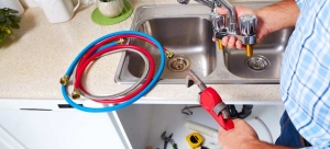 Change Your Kitchen Faucet With The Help Of A Trained Plumber