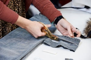 How Does Modern Technology Make Clothes Manufacturing Easy