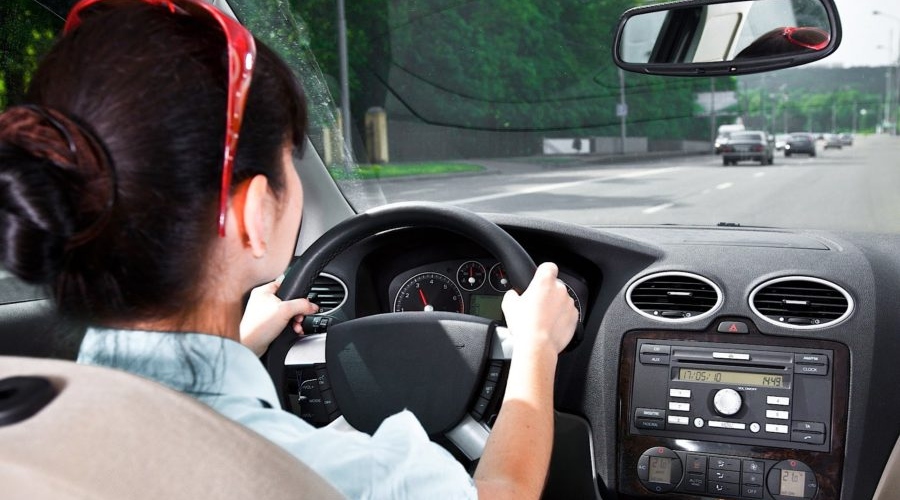 Should You Learn To Drive In A Manual or Automatic?